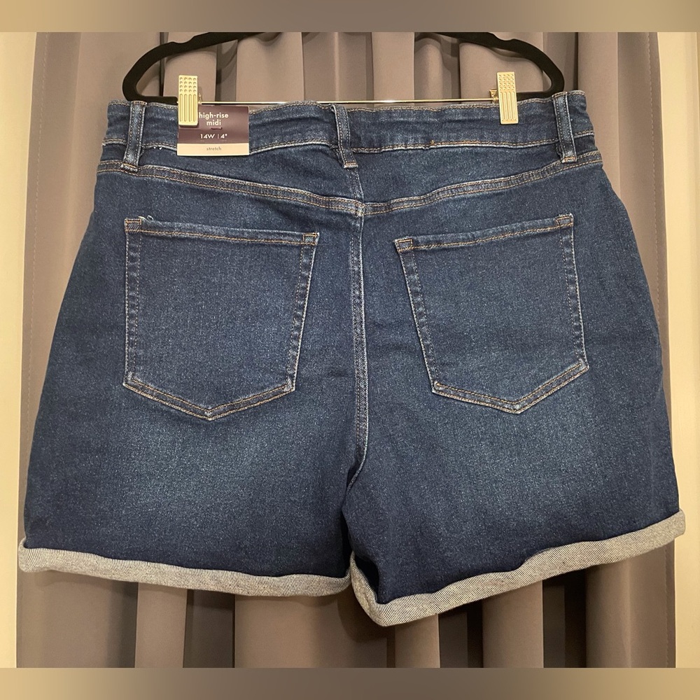 Ava & Viv High Rise Midi Stretch Jean Shorts Dark Wash Plus Size - Picture 2 of 8